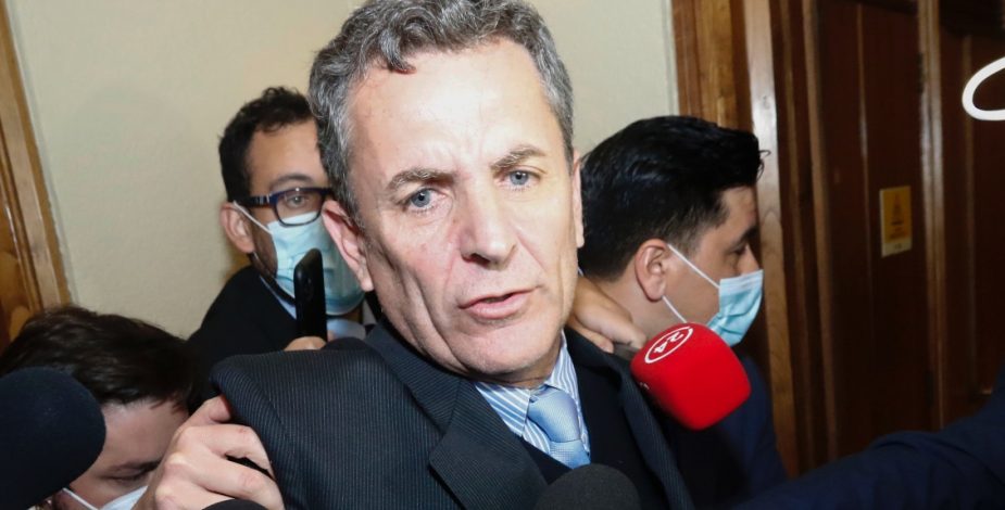 Gonzalo de la Carrera es sancionado con censura y 15% de su dieta tras agresión a vicepresidente de la Cámara