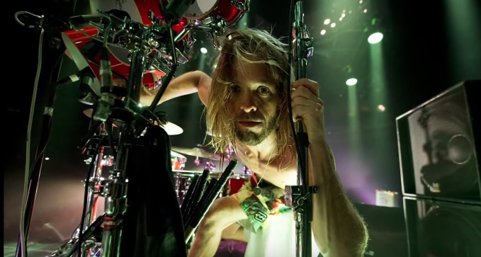“Hagan ruido para que nos pueda escuchar ahora”: Homenaje a Taylor Hawkins saca chispas en Wembley