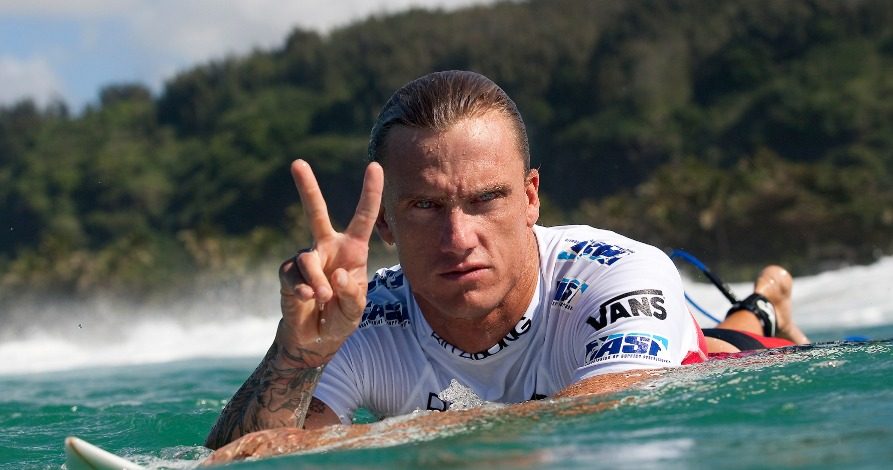 Chris Davidson, leyenda del surf, muere tras recibir un puñetazo a las afueras de un bar australiano