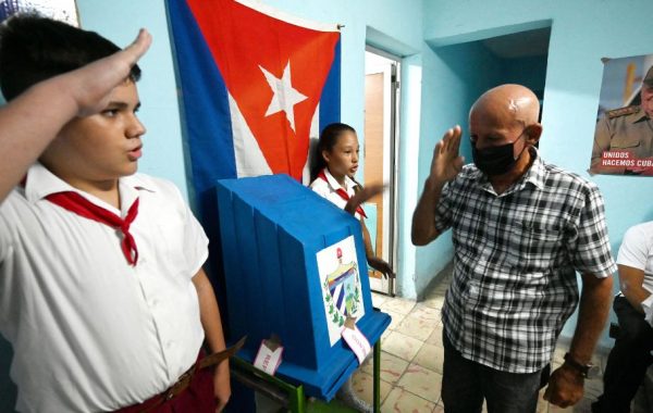Matrimonio igualitario y vientre de alquiler: Cuba aprueba progresista reforma al "Código de las Familias"