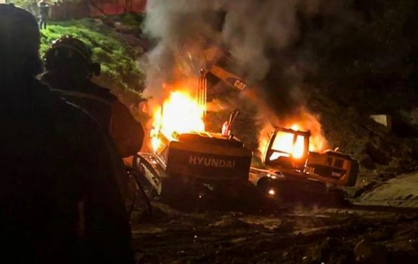 Reportan nuevo ataque incendiario en La Araucanía: dos camiones forestales habría resultado quemados