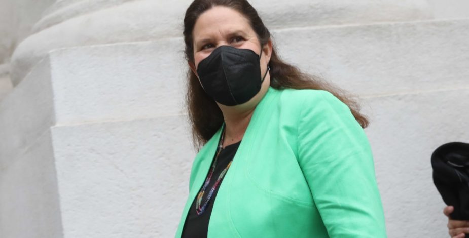 Por hackeo de correos: Ministra Maya Fernández se reunirá esta tarde con presidente de la comisión de Defensa de la Cámara