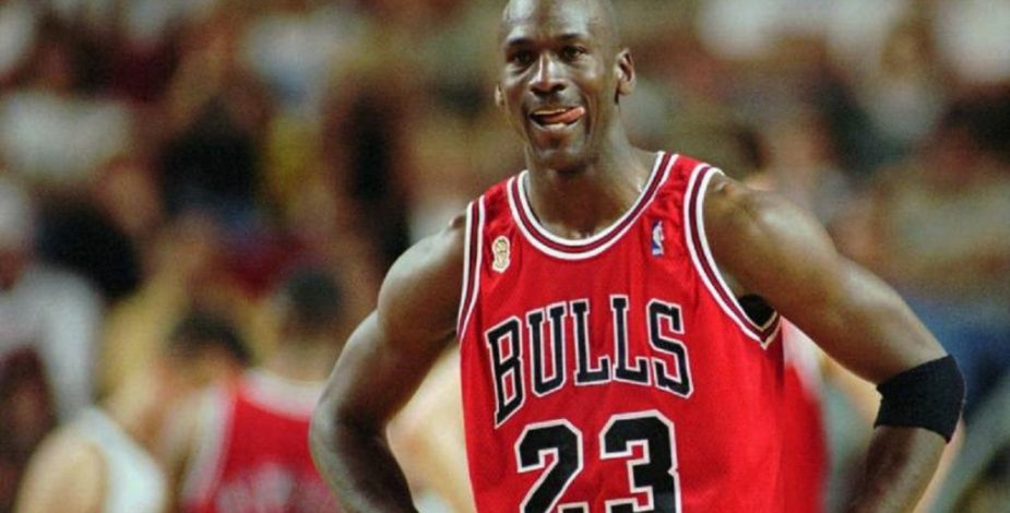 Camiseta de Michael Jordan fue subastada en 10.1 millones de dólares