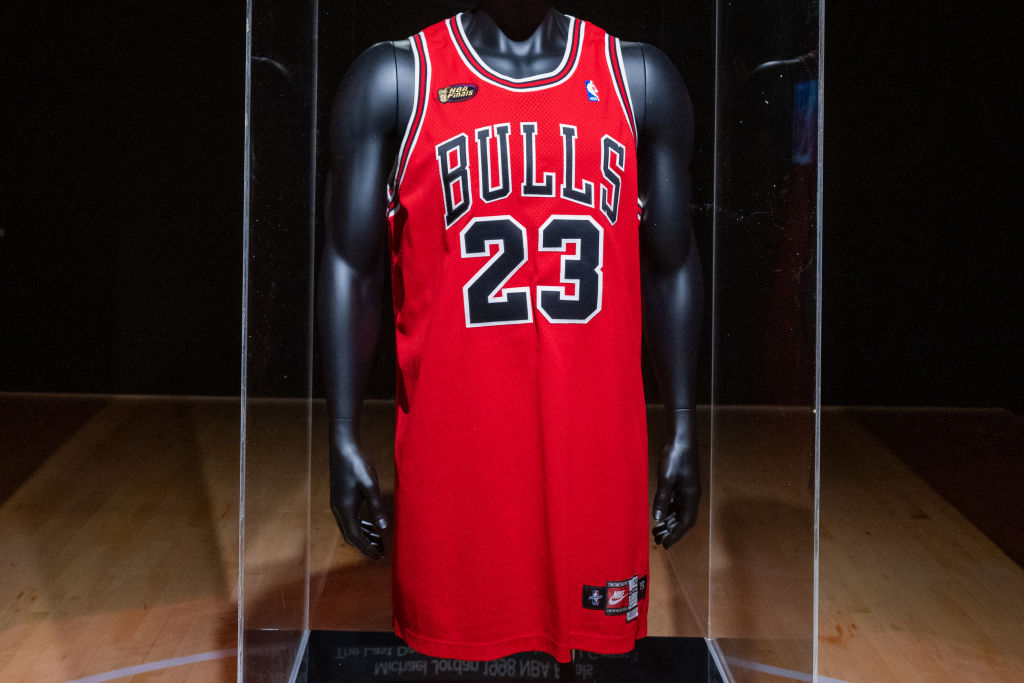 Baloncesto: Subastarán camiseta de Michael Jordan que podría