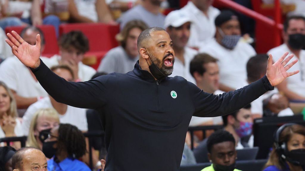 Entrenador de los Celtics podría ser suspendido por mantener una relación con una trabajadora del equipo