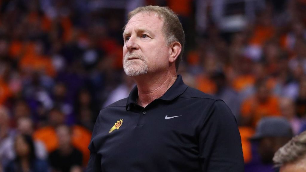 NBA: dueño de los Suns pone a la venta la franquicia