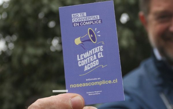 "Levántate contra el acoso callejero": gobernador Orrego y ministro Muñoz lanzan campaña para enfrentar estas situaciones en el transporte público