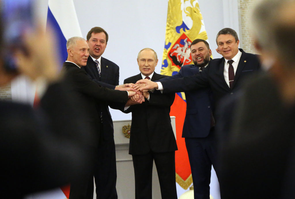 El presidente ruso Vladimir Putin con los líderes de las regiones separatistas