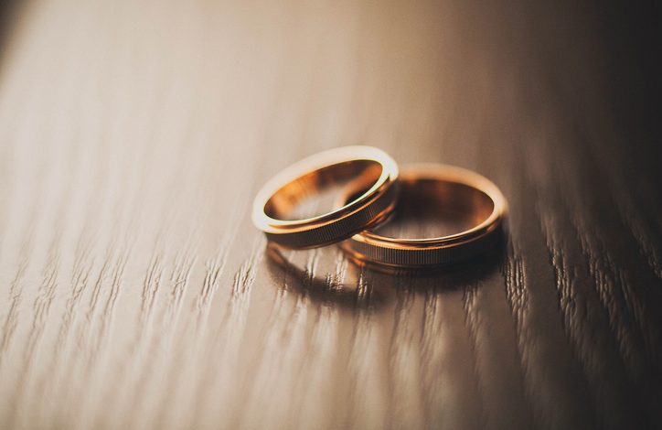 Plataforma chilena permite cumplir los sueños de las parejas recién casadas, cobrando el dinero de la lista de novios