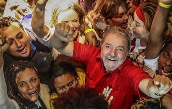 48% vs. 43%: Lula se impone con menos de lo pronosticado en Brasil e ira a segunda vuelta contra Bolsonaro