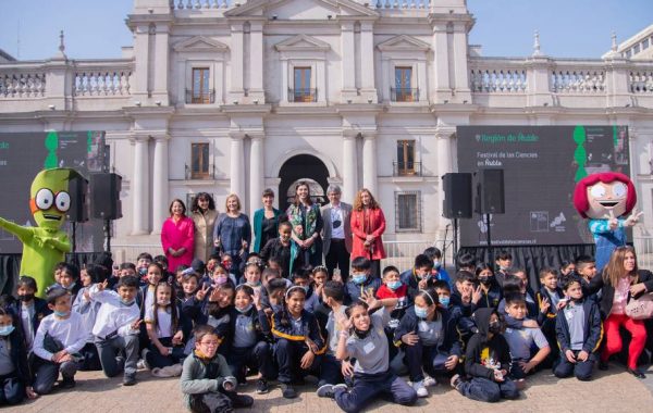 "Es como el Lollapalooza de la ciencia": ministra Silvia Díaz invita a participar de FECI 2022