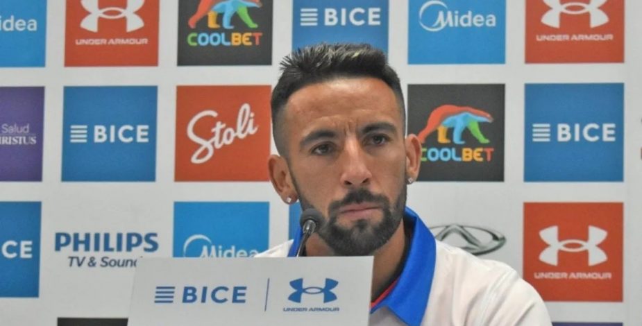 “El camarín se viste de gala”: El desafortunado tuiteo de la UC con el que hinchas trolearon a Mauricio Isla