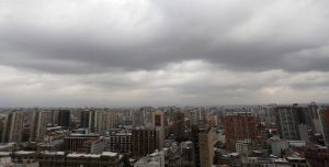 El tiempo en Santiago 4 de octubre: cielos nublados y una temperatura máxima de 16 grados