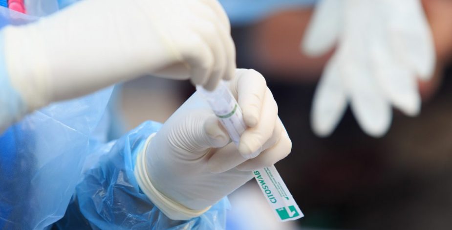 Covid en Chile: casos nuevos superan los 7 mil y se registran 53 fallecidos a nivel nacional