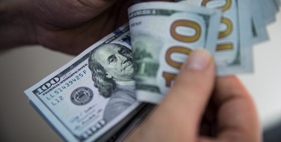 Dólar en Chile: divisa abre a la baja y se acerca a los $910
