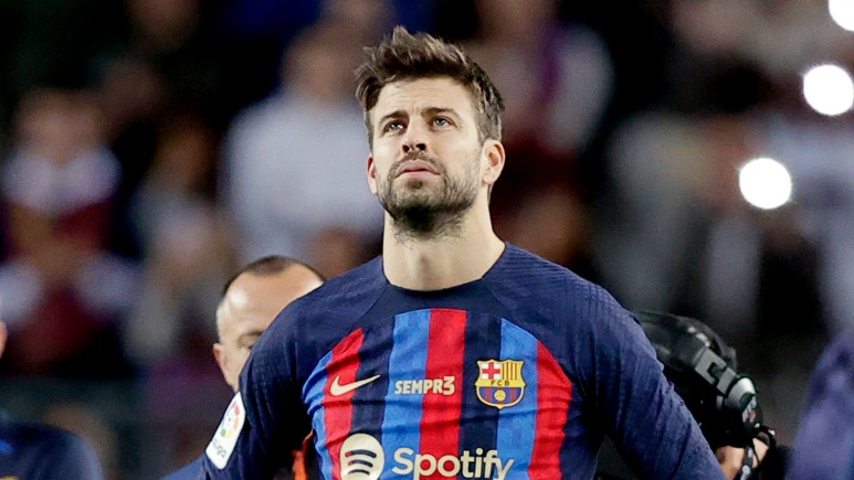 “Es una pu… vergüenza”: Piqué llenó de insultos al árbitro que lo expulsó en su partido de despedida con Barcelona