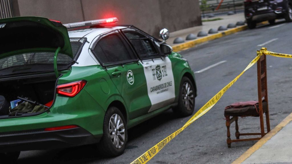 Cuatro sujetos llegan baleados hasta el Hospital El Pino en San Bernardo: Carabineros apunta a enfrentamiento entre bandas rivales
