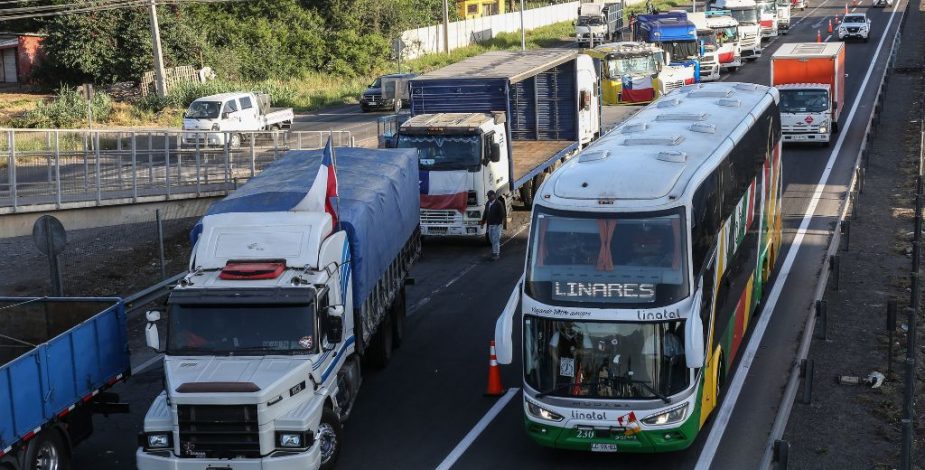 Gobierno moviliza 121 camiones escoltados para asegurar abastecimiento en la zona norte del país
