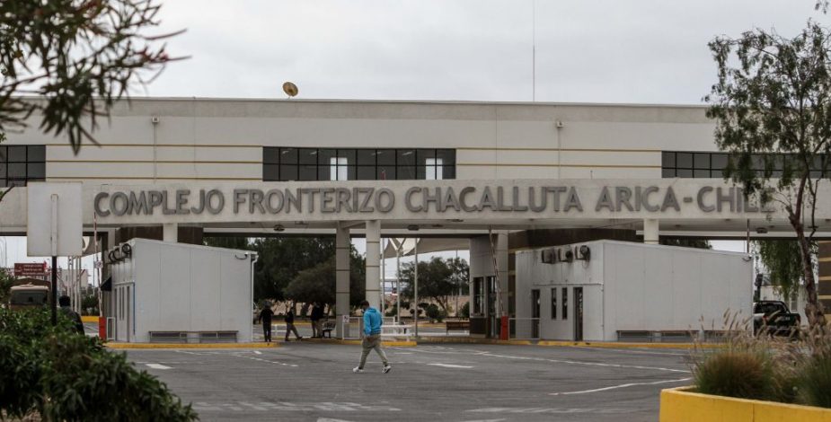 Arica: turba de alrededor de 100 personas intentó ingresar al país por el complejo fronterizo Chacalluta