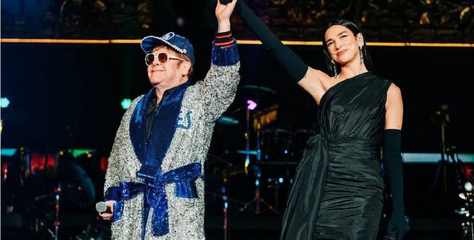Elton John sube a Dua Lipa al escenario para cantar “Cold Heart” en su concierto de despedida