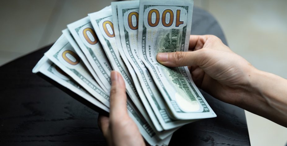 Dólar en Chile: divisa cierra al alza sobre los $920