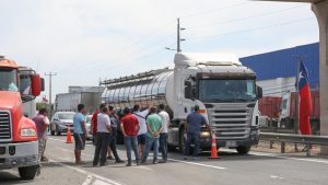 Camioneros mantienen paro: se registran bloqueos en diversas rutas del país