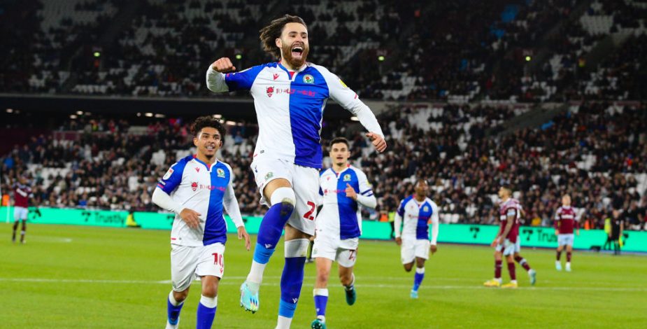 Ben Brereton se convierte en héroe y marca un golazo en el triunfo de Blackburn Rovers sobre West Ham por la EFL Cup