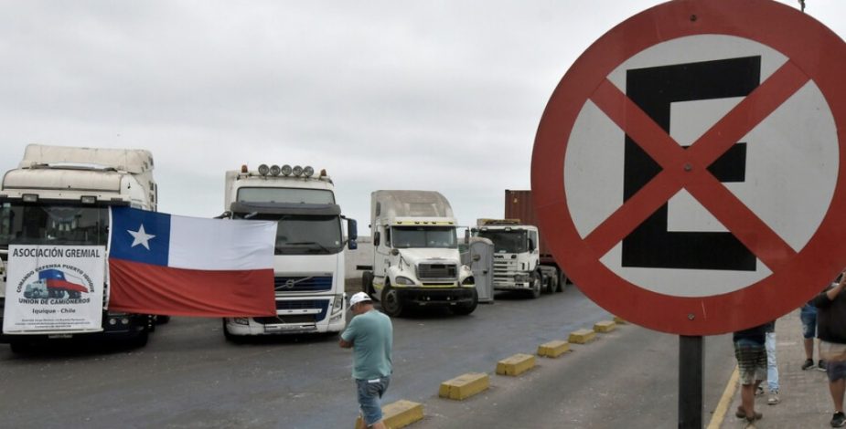 Despejan protestas de camioneros en Melipilla, último foco activo del paro