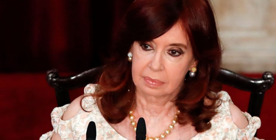 Cristina Fernández es condenada a seis años de cárcel por caso de corrupción