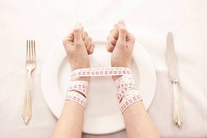 Trastornos de Conducta Alimentaria: baja autoestima y la genética pueden ser determinantes