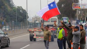 Camioneros descolgados llegan a acuerdo con El Gobierno y deponen paralización