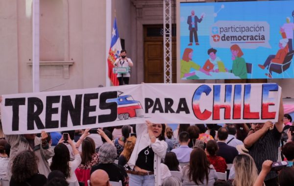 Presidente Boric por necesidad de trenes para Chile: "Los camioneros se encargan de recordarnos la importancia de esto"