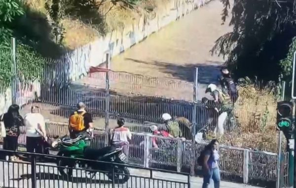 Cuatro personas caen al canal San Carlos: uno de ellos falleció tras ser rescatado