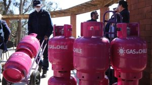 Sería más económico: ENAP firma contrato con distribuidora minorista para venta de Gas de Chile
