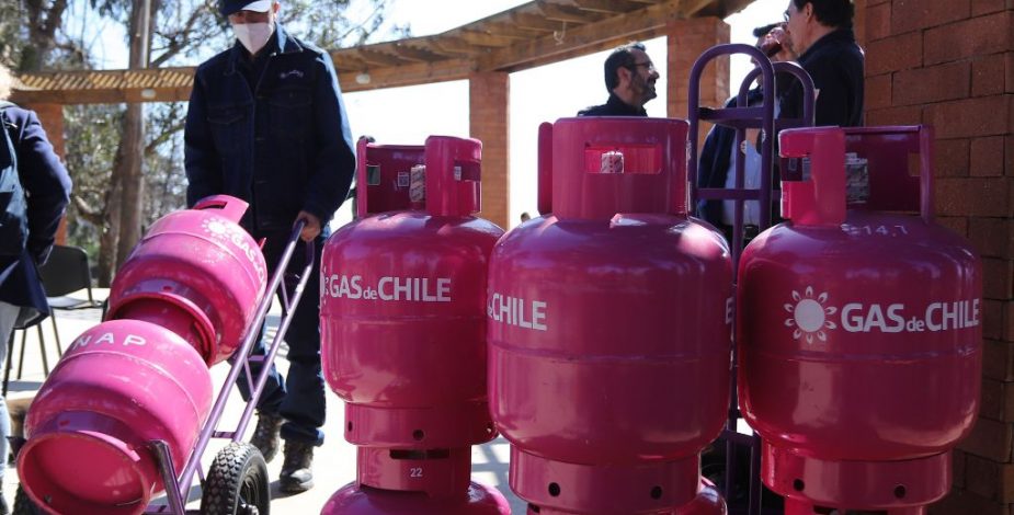 Sería más económico: ENAP firma contrato con distribuidora minorista para venta de Gas de Chile