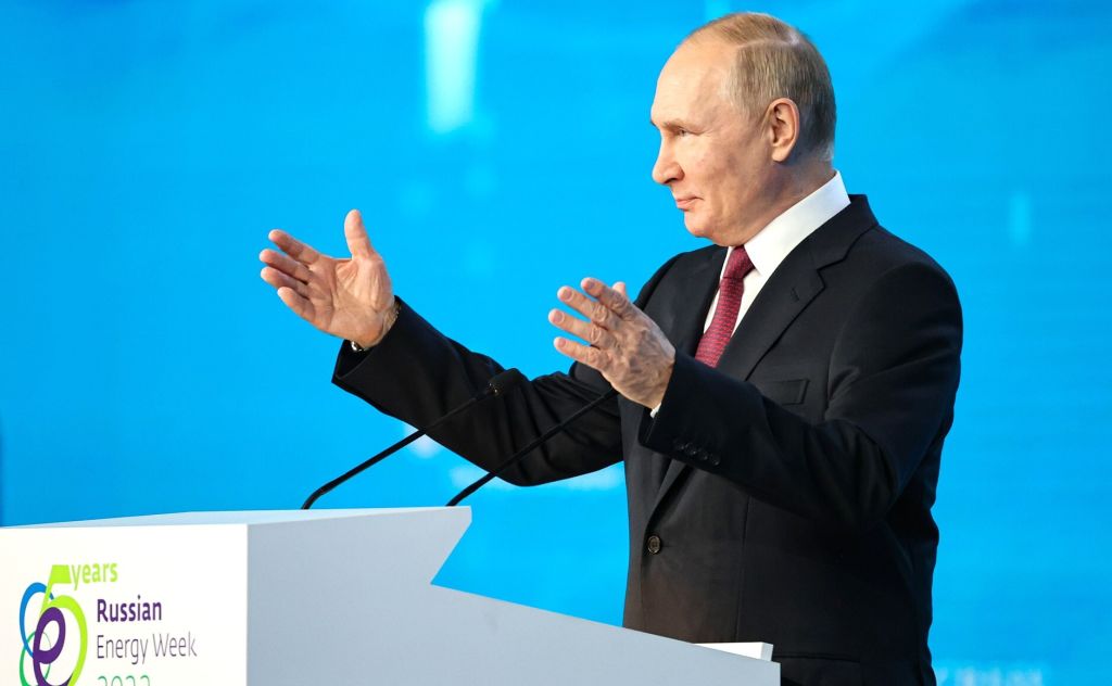 El presidente de Rusia, Vladimir Putin, habla en evento energético ruso