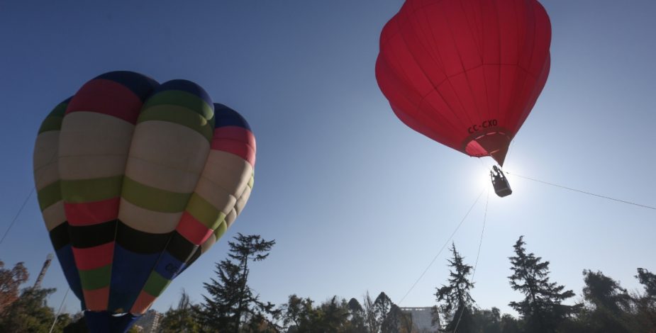 Sin fuegos artificiales: Arica recibirá el año nuevo con un show de globos aerostáticos