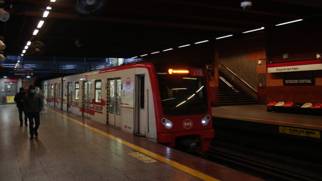 Año Nuevo: ¿Cómo funcionará el Metro de Santiago y en qué horarios? Año Nuevo: ¿Cómo funcionará el Metro de Santiago y en qué horarios?