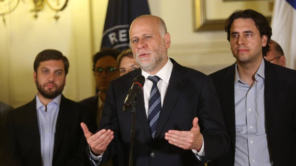 Nuevamente sin acuerdo: fuerzas políticas posponen hasta el viernes la negociación constitucional