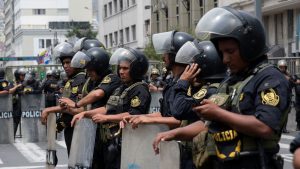 Fuerzas Armadas y policía peruana indican que "no acatarán cualquier acto contrario al orden constitucional"