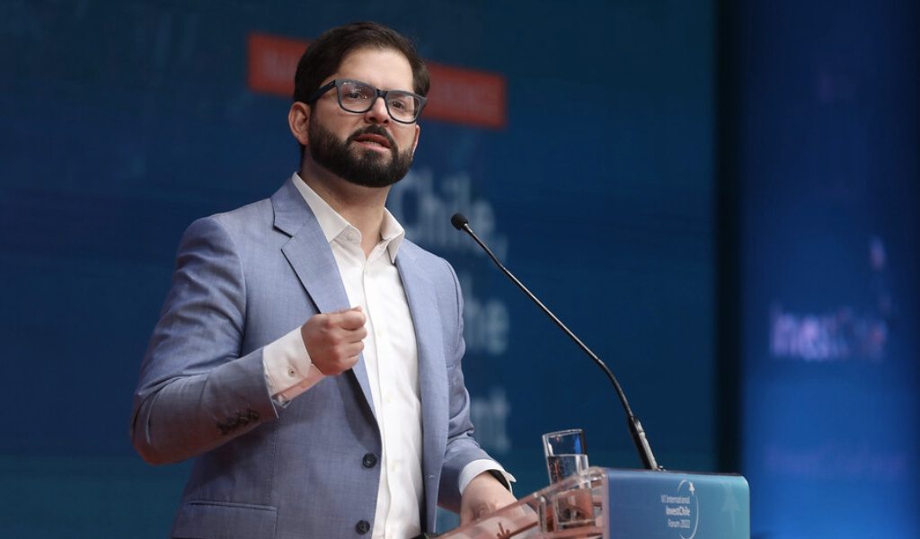 Presidente Boric insta a los partidos políticos a avanzar en acuerdo constitucional: "No podemos seguir dilatando este asunto"