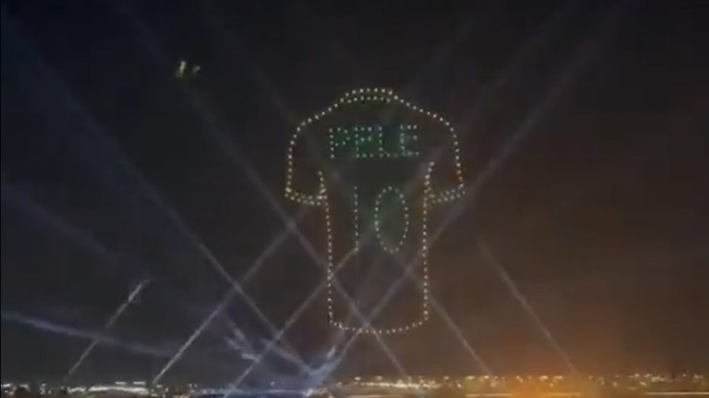 FIFA le rinde homenaje a Pelé con cientos de drones en los cielos de Qatar