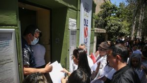 Providencia anuncia posibles acciones legales por aglomeraciones en la embajada de Venezuela