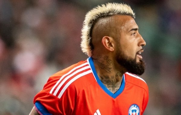 Arturo Vidal reaparece en Twitch y lanza bromas contra la U: "Están malos los chunchos, ya no debería ser ni clásico"