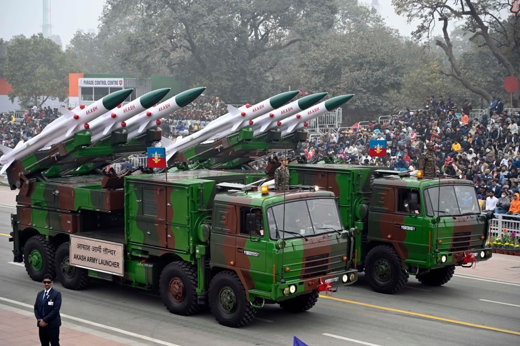 India expone su fuerza militar en el festejo de la república
