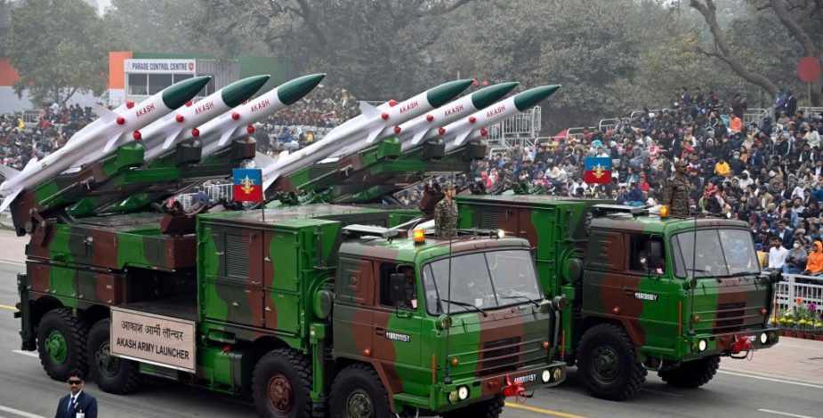 India expone su fuerza militar en el festejo de la república