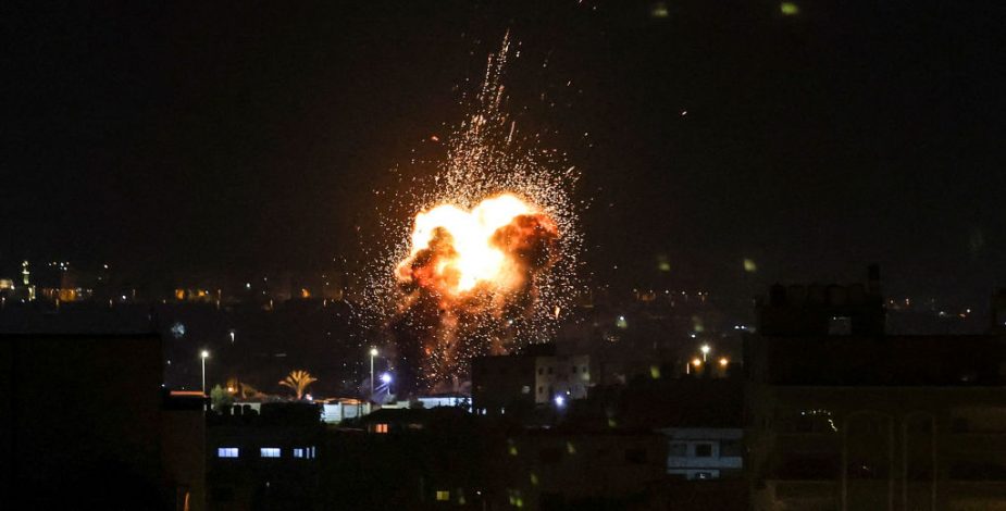 Israel bombardea con al menos 15 misiles la Franja de Gaza