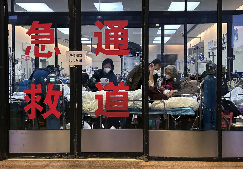 Hospital de Shanghai recibe pacientes con covid-19 en China