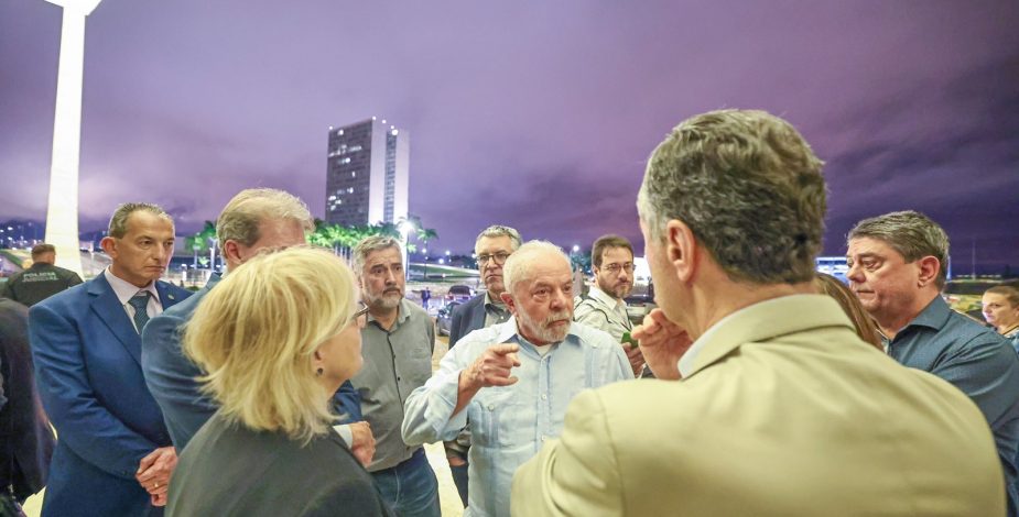 Lula visita sedes de poderes del Estado atacados por bolsonaristas