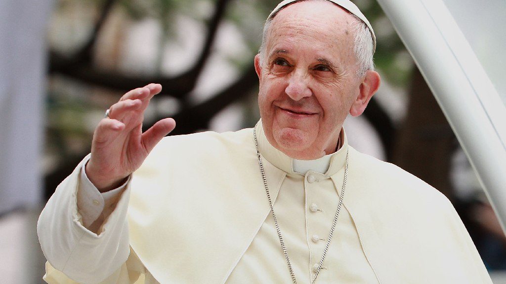 "Todos somos hijos de Dios": Papa Francisco reconoce que la homosexualidad no es un delito